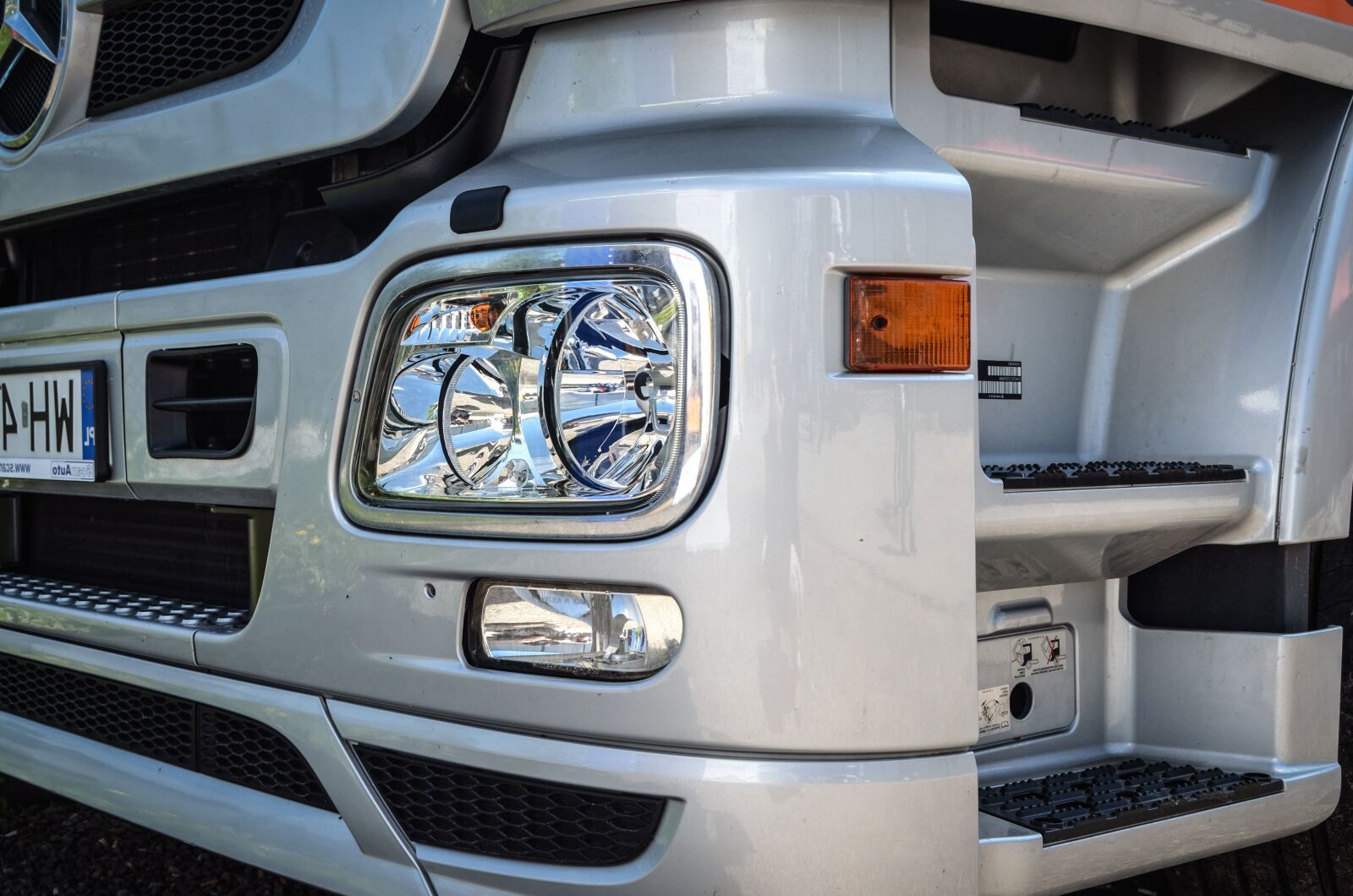 Nikon D5100 sample photo. Headlight, truck, metal, vehicle photography