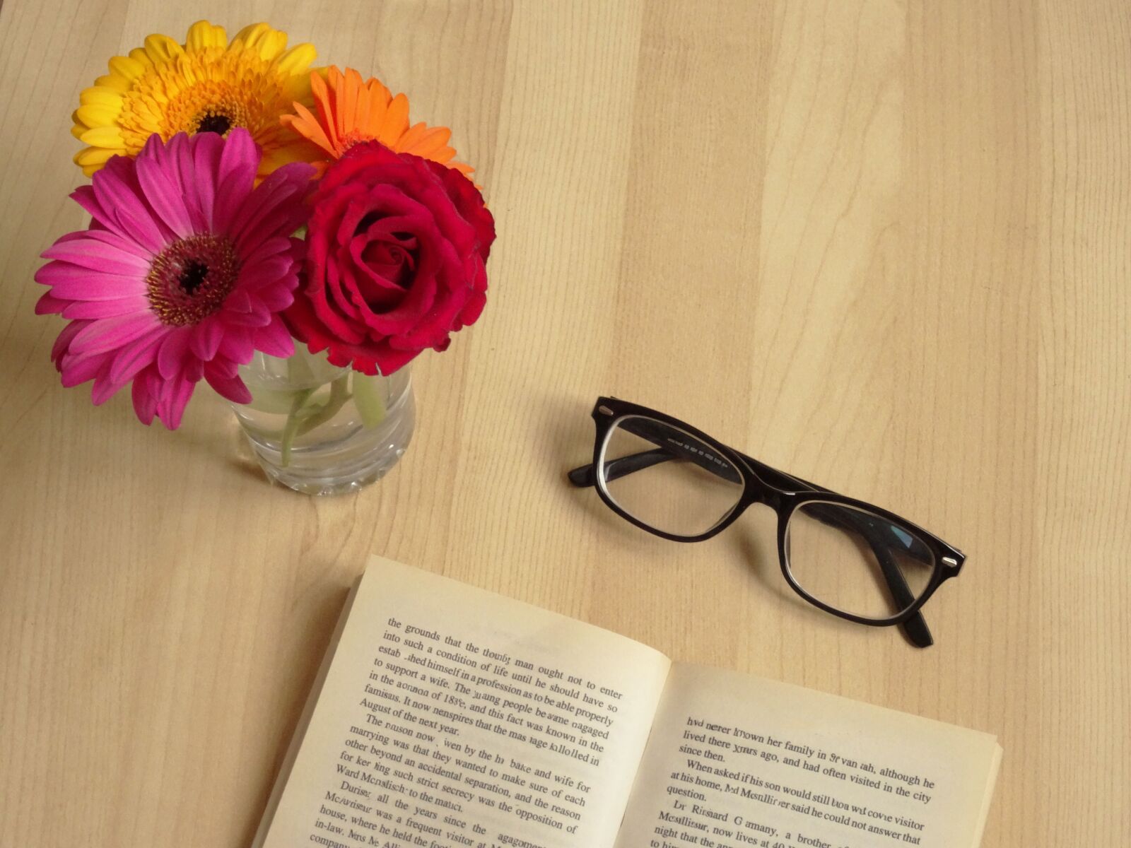 Sony DSC-HX50 sample photo. Book, reading, glasses photography