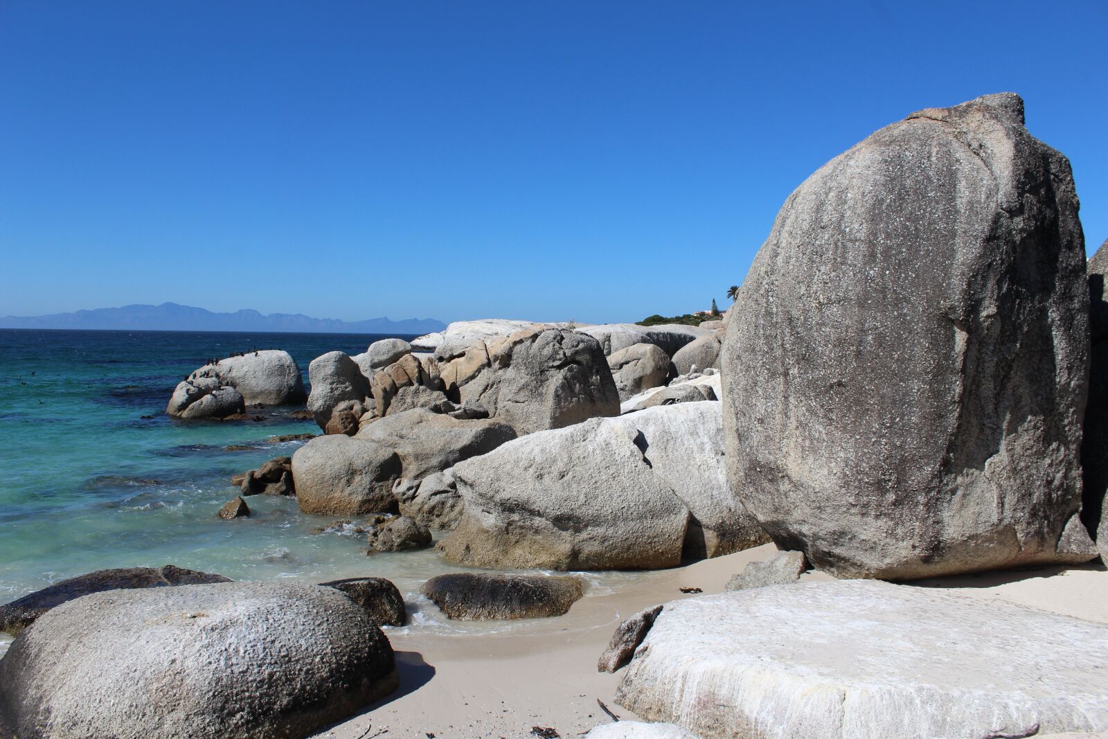 Canon EOS 1200D (EOS Rebel T5 / EOS Kiss X70 / EOS Hi) sample photo. Africa, beach, roche photography