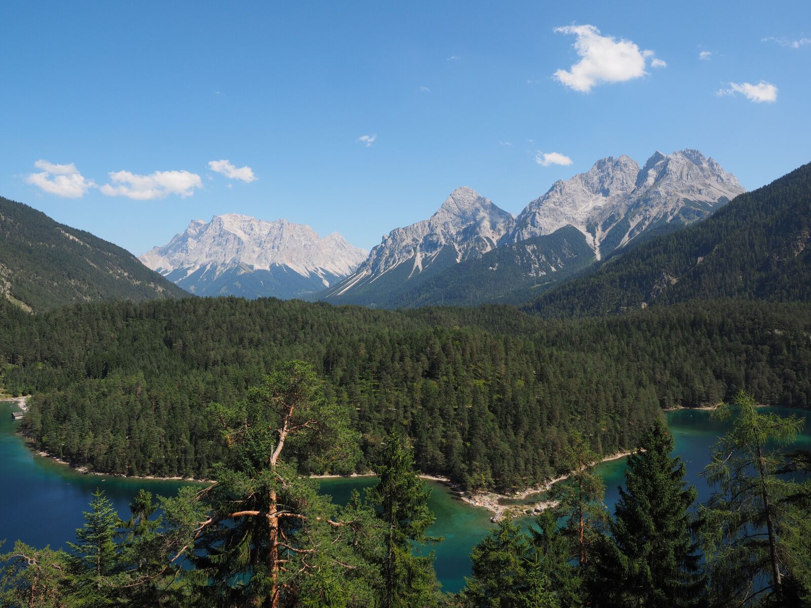 Olympus OM-D E-M1 + Olympus M.Zuiko Digital ED 12-40mm F2.8 Pro sample photo. Far right, blindsee, zugspitze photography