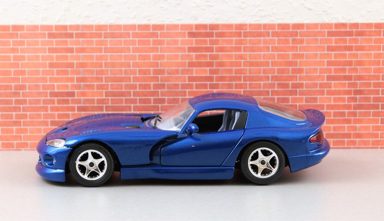 Sony DT 18-70mm F3.5-5.6 sample photo. Model car, viper, dodge photography