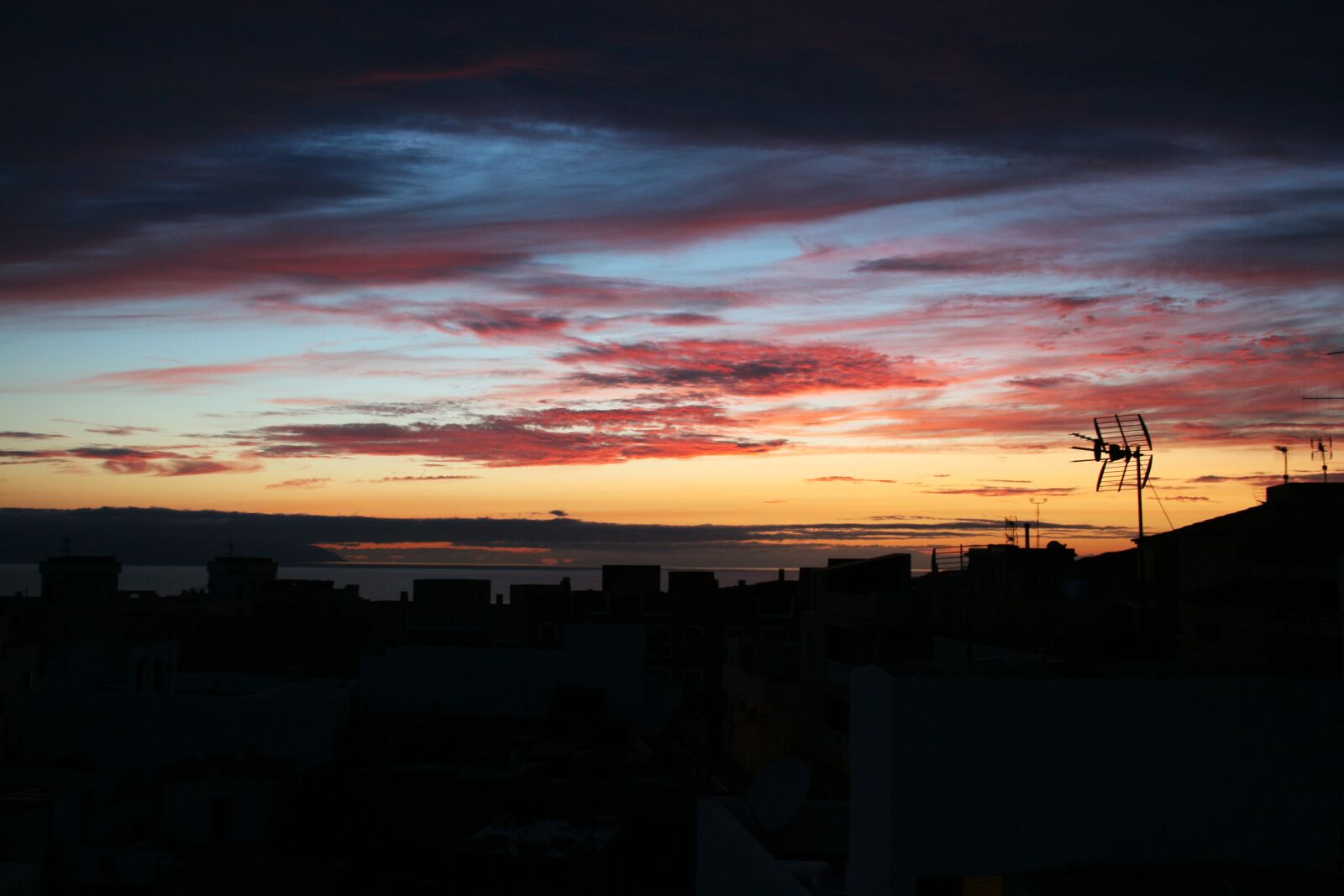 Canon EOS 400D (EOS Digital Rebel XTi / EOS Kiss Digital X) sample photo. Tenerife, sunset, clouds photography