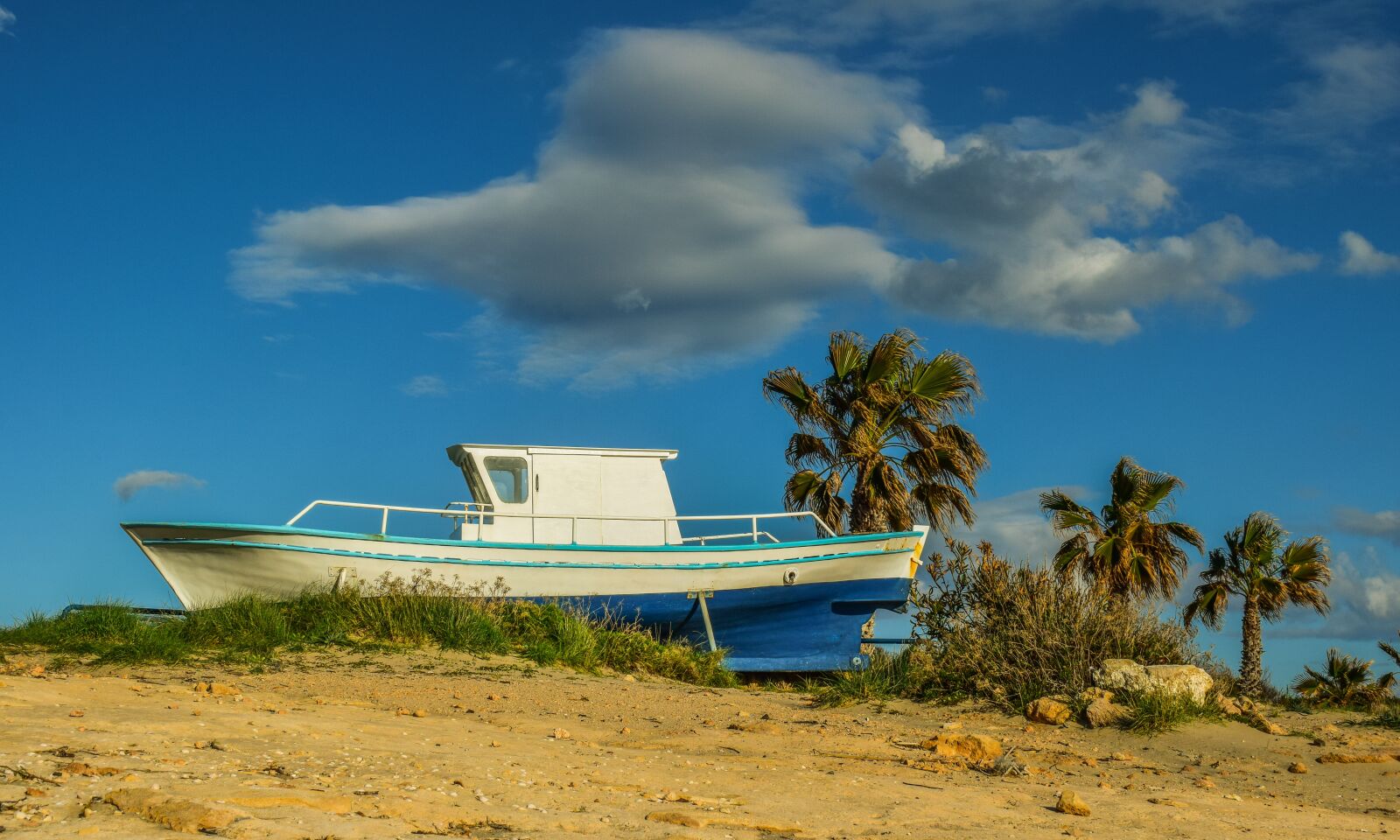 Nikon D3300 sample photo. Boat, grounded, landscape photography