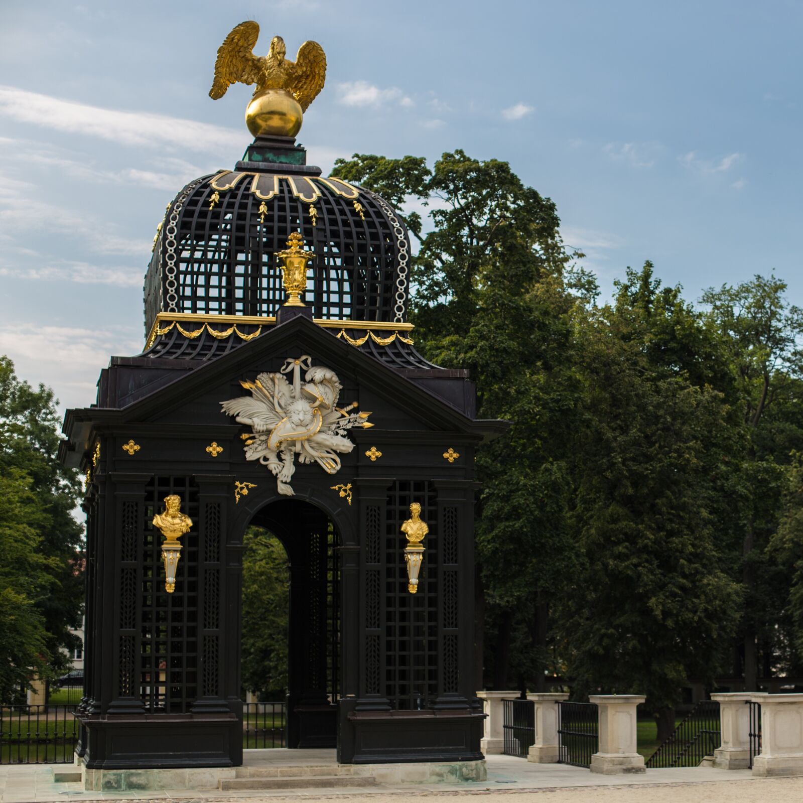 Canon EOS 6D + Canon EF 50mm F1.4 USM sample photo. Landmark, summer, tourism photography