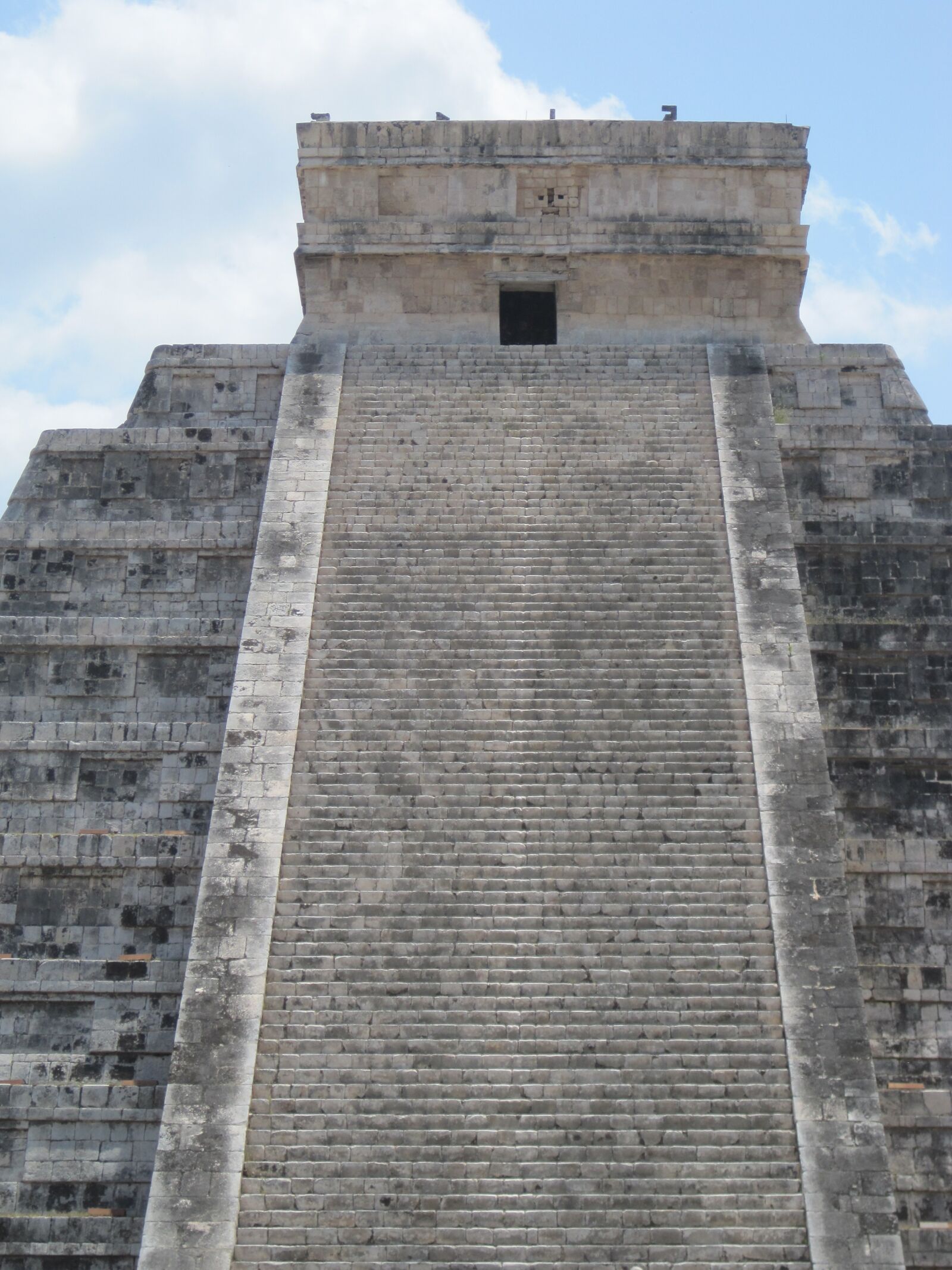 Canon PowerShot SD1200 IS (Digital IXUS 95 IS / IXY Digital 110 IS) sample photo. Chichen itza, historical, mayan photography
