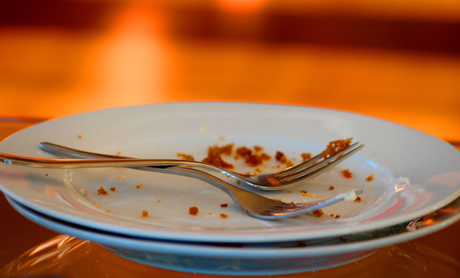 Canon EOS 650D (EOS Rebel T4i / EOS Kiss X6i) sample photo. Plate, cake forks, cake photography