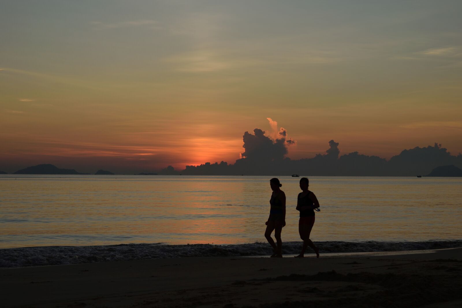 Nikon D3300 sample photo. Sunrise, beach, sky photography