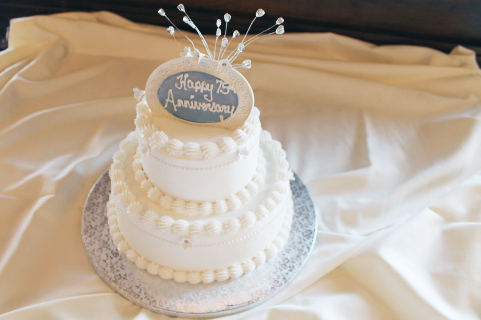 Canon EOS 1100D (EOS Rebel T3 / EOS Kiss X50) sample photo. 75, 75th, anniversary, cake photography