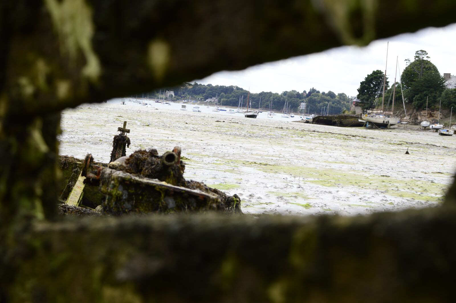Nikon D3200 sample photo. Brittany, boat, cemetery photography