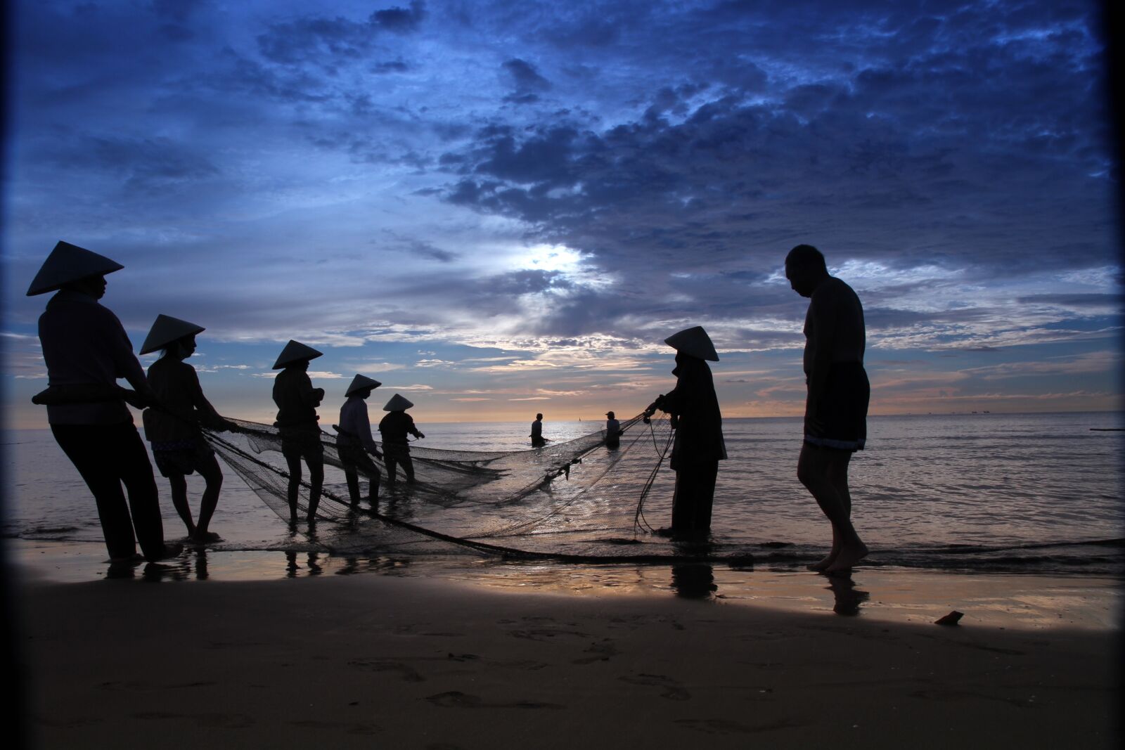Canon EOS 7D sample photo. Fisher men, hai hoa photography
