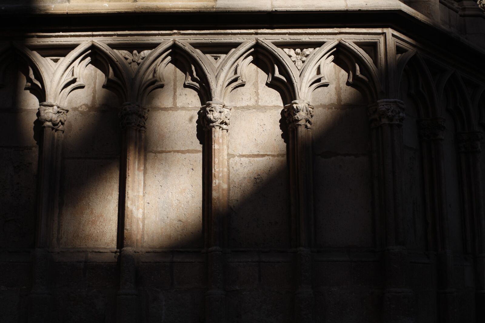 Canon EOS 5D Mark II sample photo. Shadow, sunlight, atmosphere photography