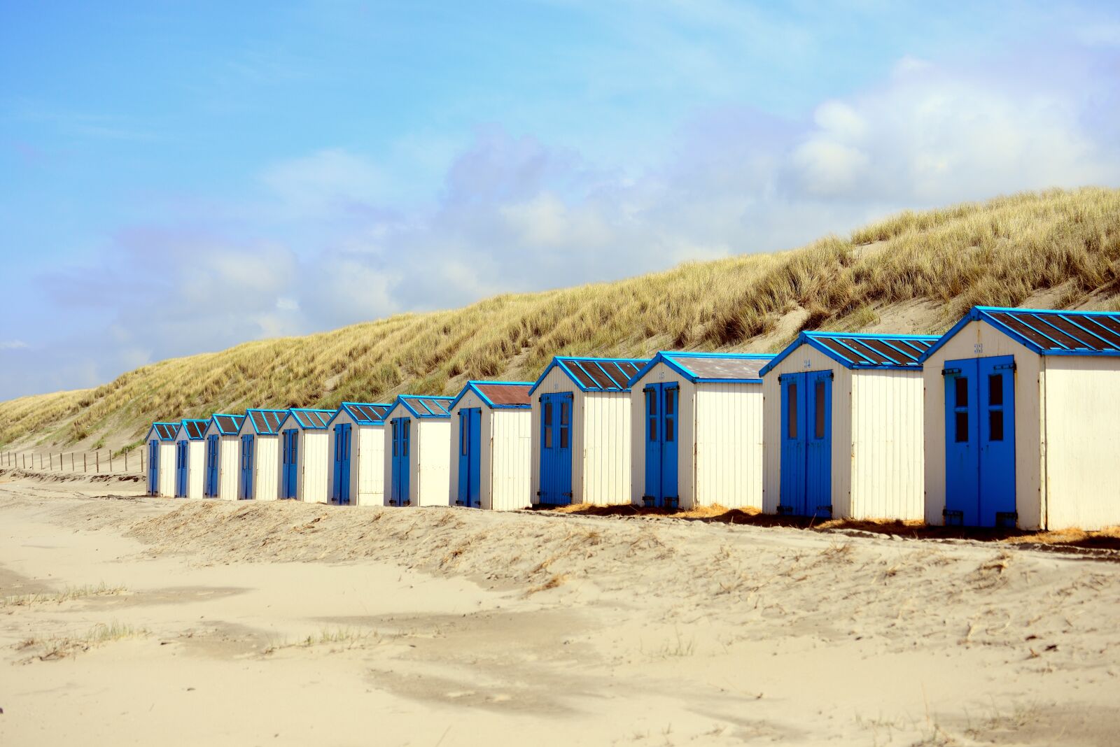 Nikon D610 sample photo. Beach, beach cottage, texel photography
