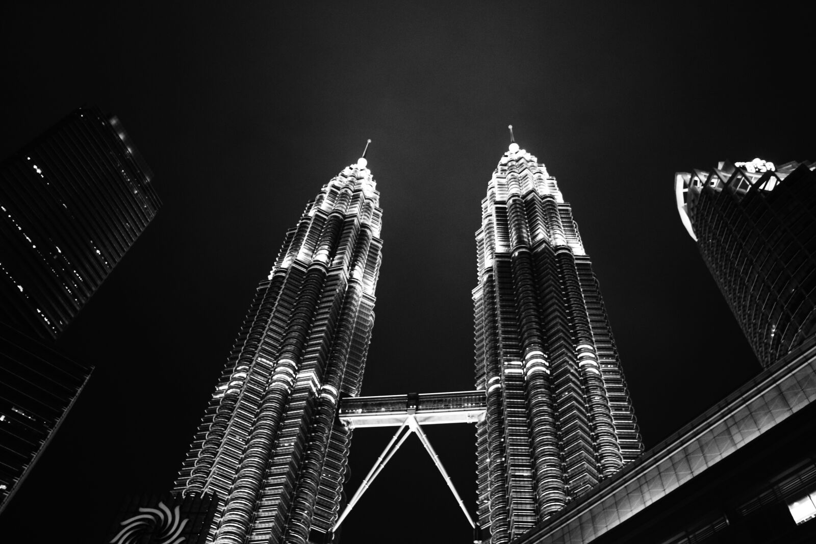 Canon EOS 70D sample photo. Klcc, night, black photography