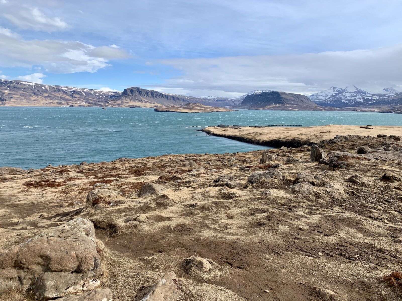 iPhone XS back dual camera 4.25mm f/1.8 sample photo. Iceland, lake, cliff photography