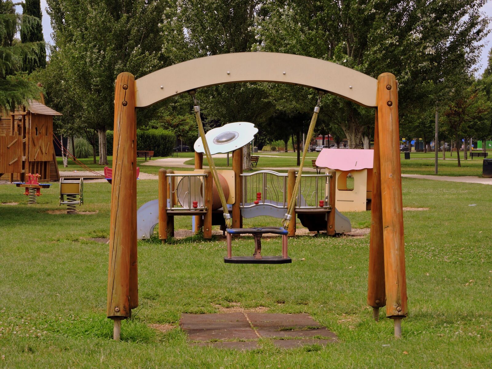 Nikon Coolpix P600 sample photo. Swing, game, park photography