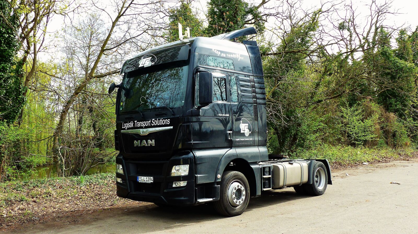 Panasonic Lumix DMC-FZ200 sample photo. Transport, vehicle, outdoor photography