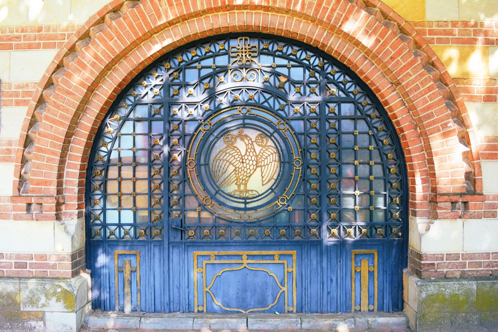 Nikon D5200 sample photo. Door, gate, targoviste photography
