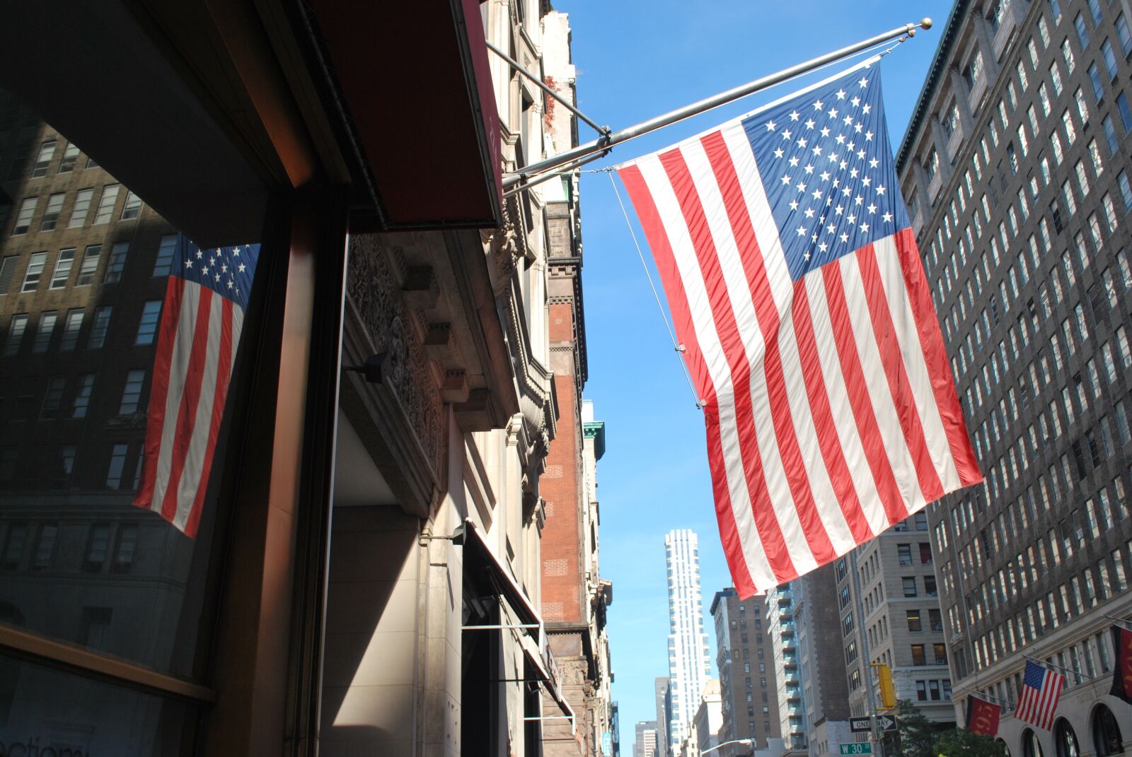 Nikon D60 sample photo. Flag, patriotism, city photography