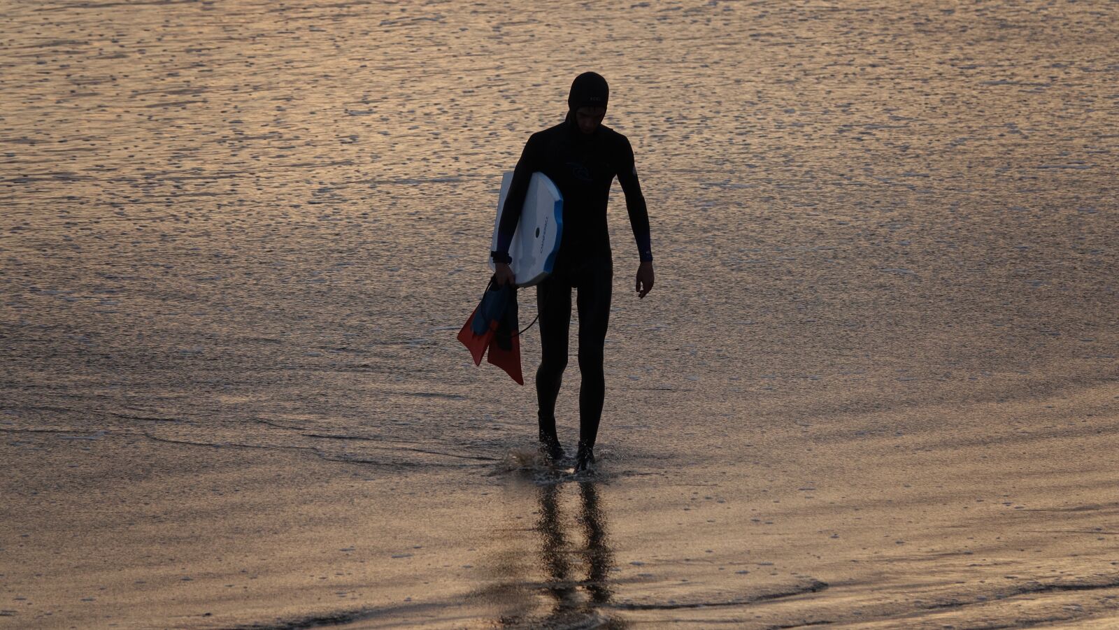 Sony Cyber-shot DSC-RX10 III sample photo. Body of water, surf photography