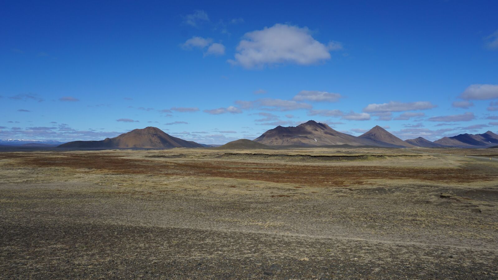 Sony E 16-50mm F3.5-5.6 PZ OSS sample photo. Landscape, mountains, iceland photography
