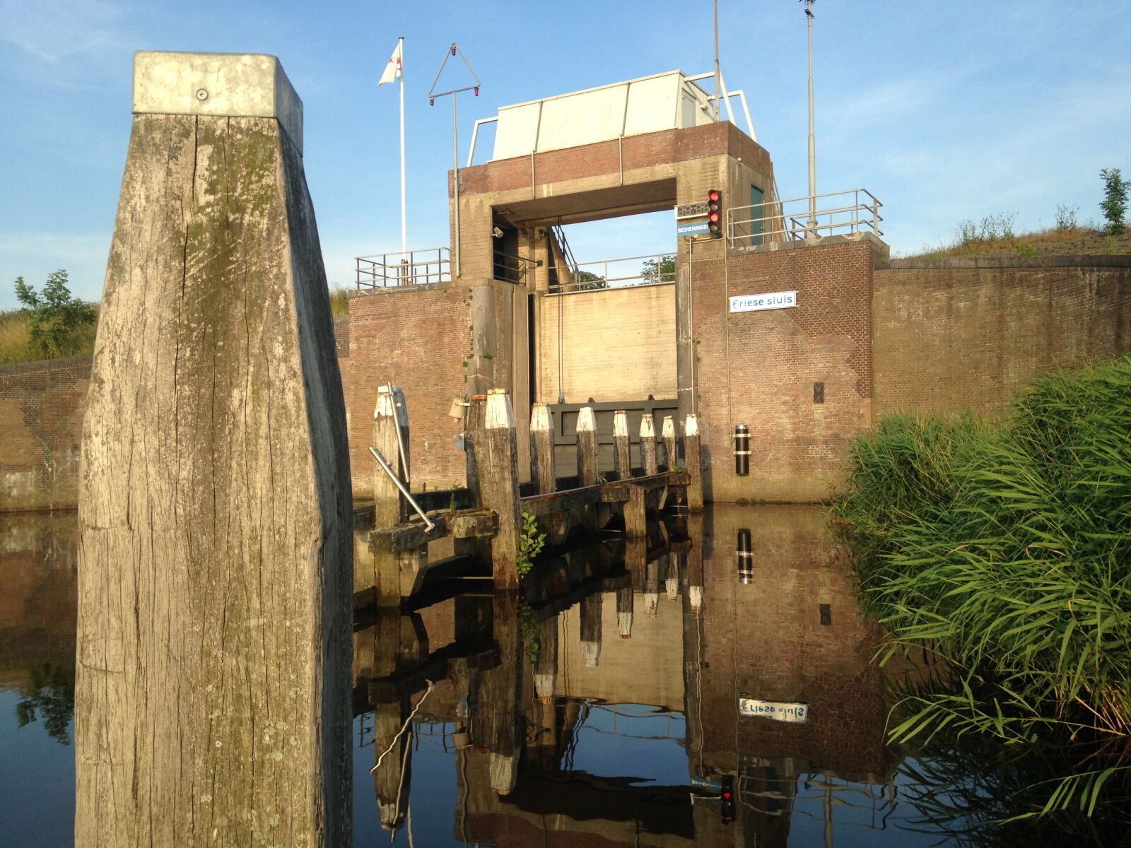 iPhone 5c back camera 4.12mm f/2.4 sample photo. Sluis, mooring, evening light photography