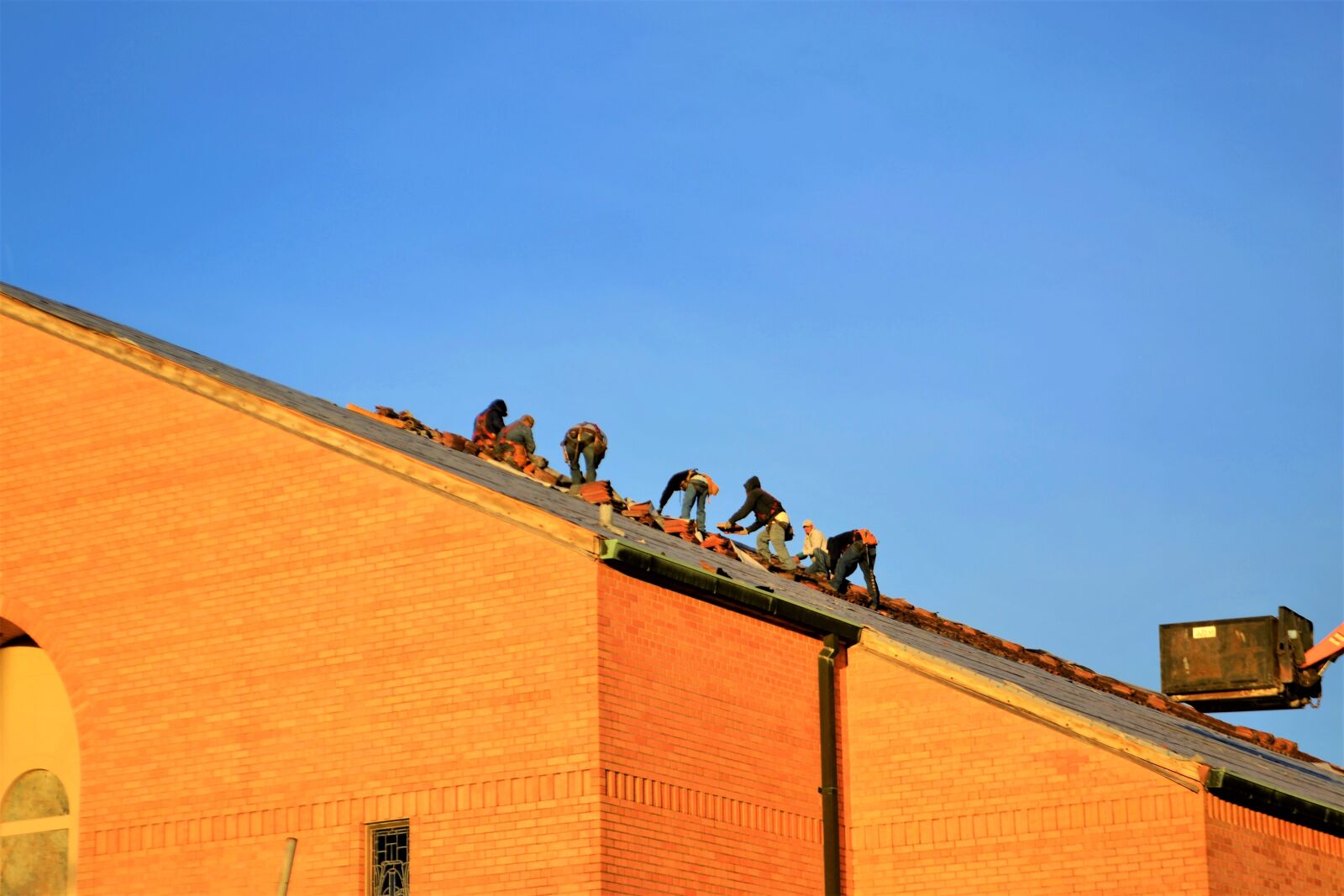 Nikon D3100 sample photo. Roofing, contractors, church photography