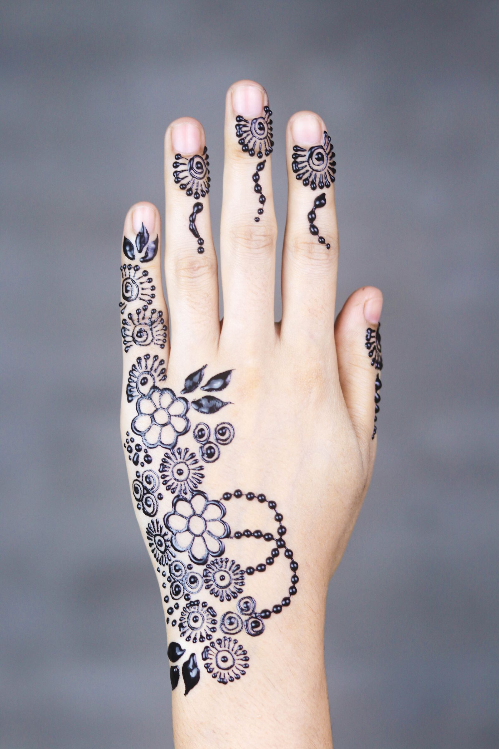 Canon EOS 80D sample photo. Henna, hands, mehendi photography