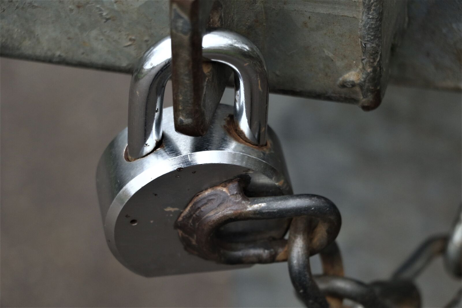 Canon EOS 7D Mark II sample photo. Padlock, chain, security photography