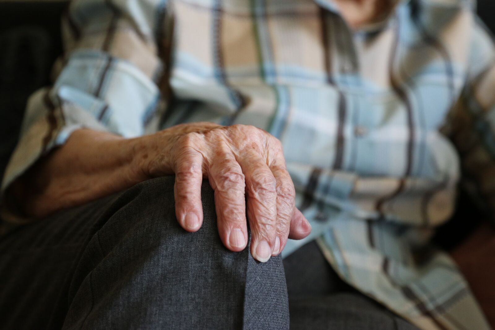 Canon EOS 7D Mark II sample photo. Hands, 104 years, pensioner photography