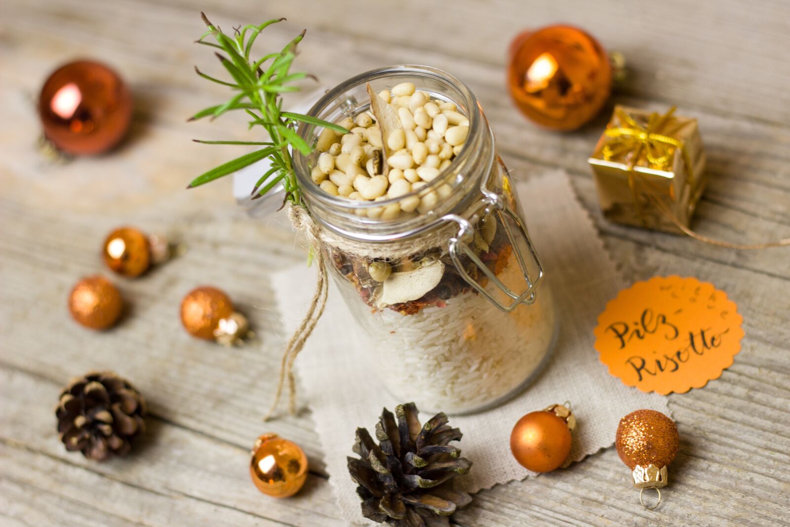 Canon EOS 600D (Rebel EOS T3i / EOS Kiss X5) + Canon EF 50mm F1.8 STM sample photo. Risotto, christmas, glass photography