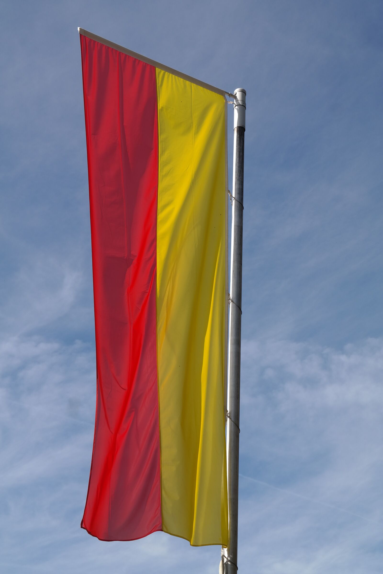 Samsung NX300 sample photo. Flag, yellow, red photography