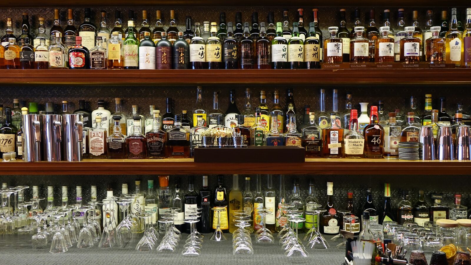 Sony Cyber-shot DSC-RX10 sample photo. Bar, liquor, bottles photography