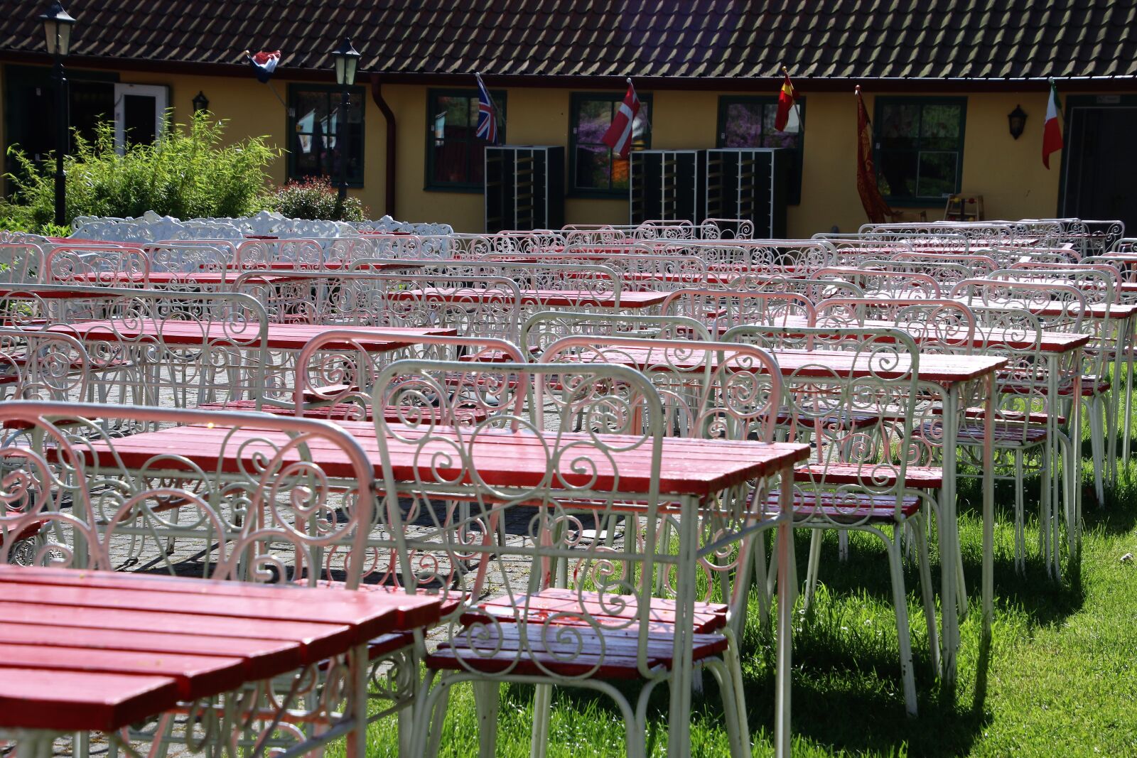 Canon EOS 7D Mark II sample photo. Alfresco, cafe, chairs, chairs photography