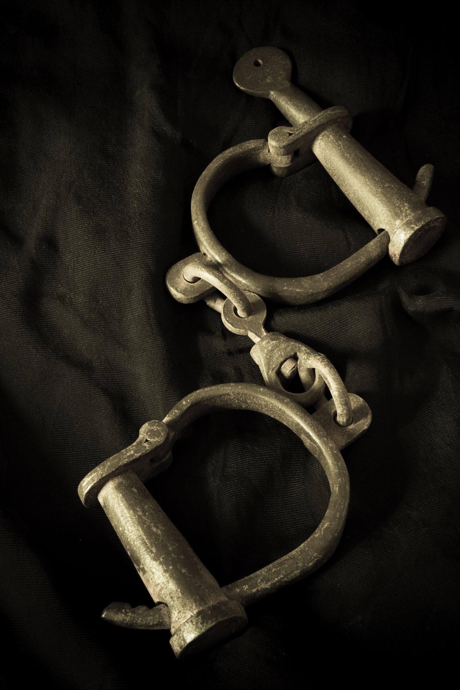 Canon EF-S 17-85mm F4-5.6 IS USM sample photo. Handcuffs, punishment, crime photography