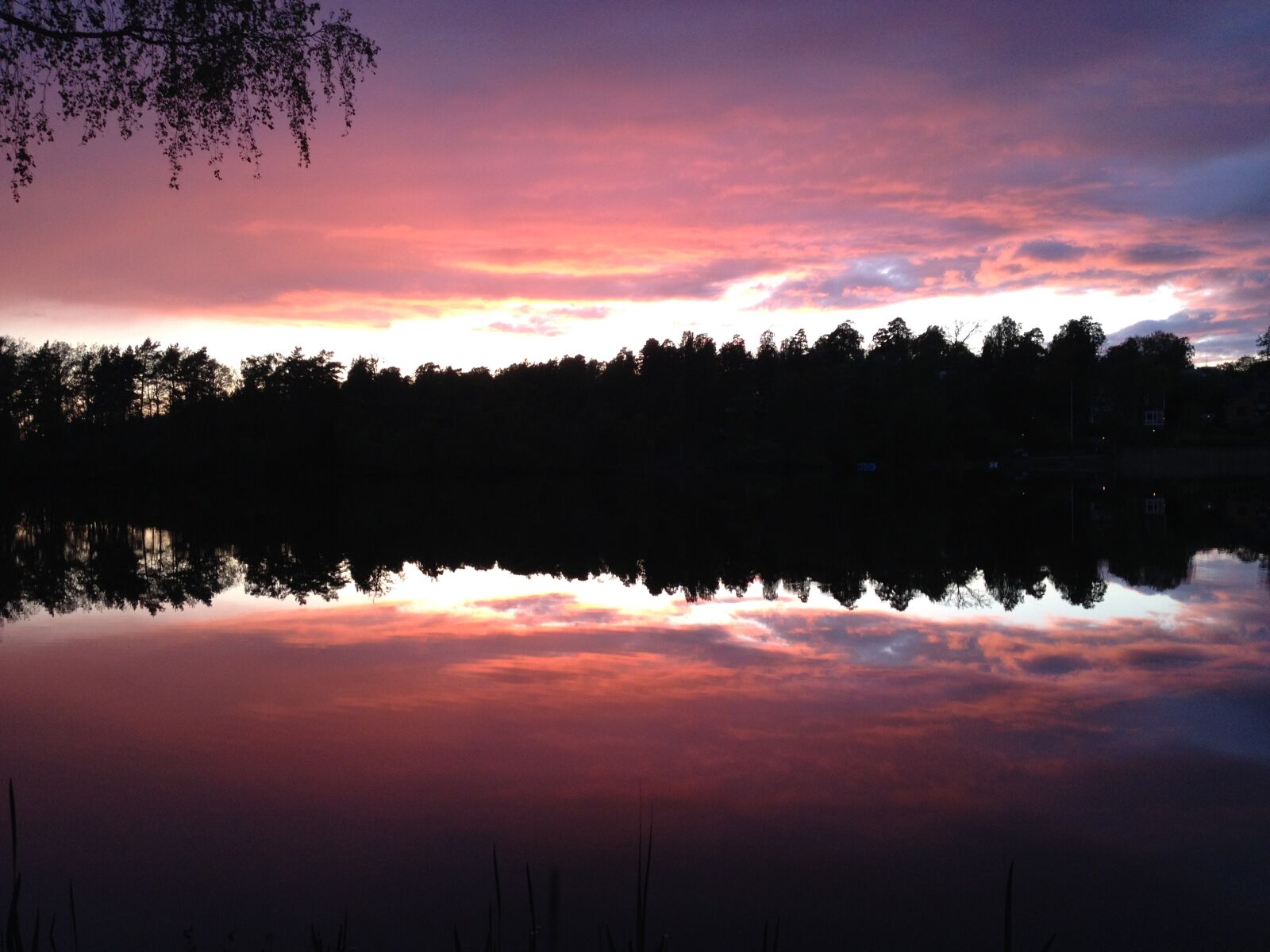 iPhone 4S back camera 4.28mm f/2.4 sample photo. Reflections, sky, sunset, water photography
