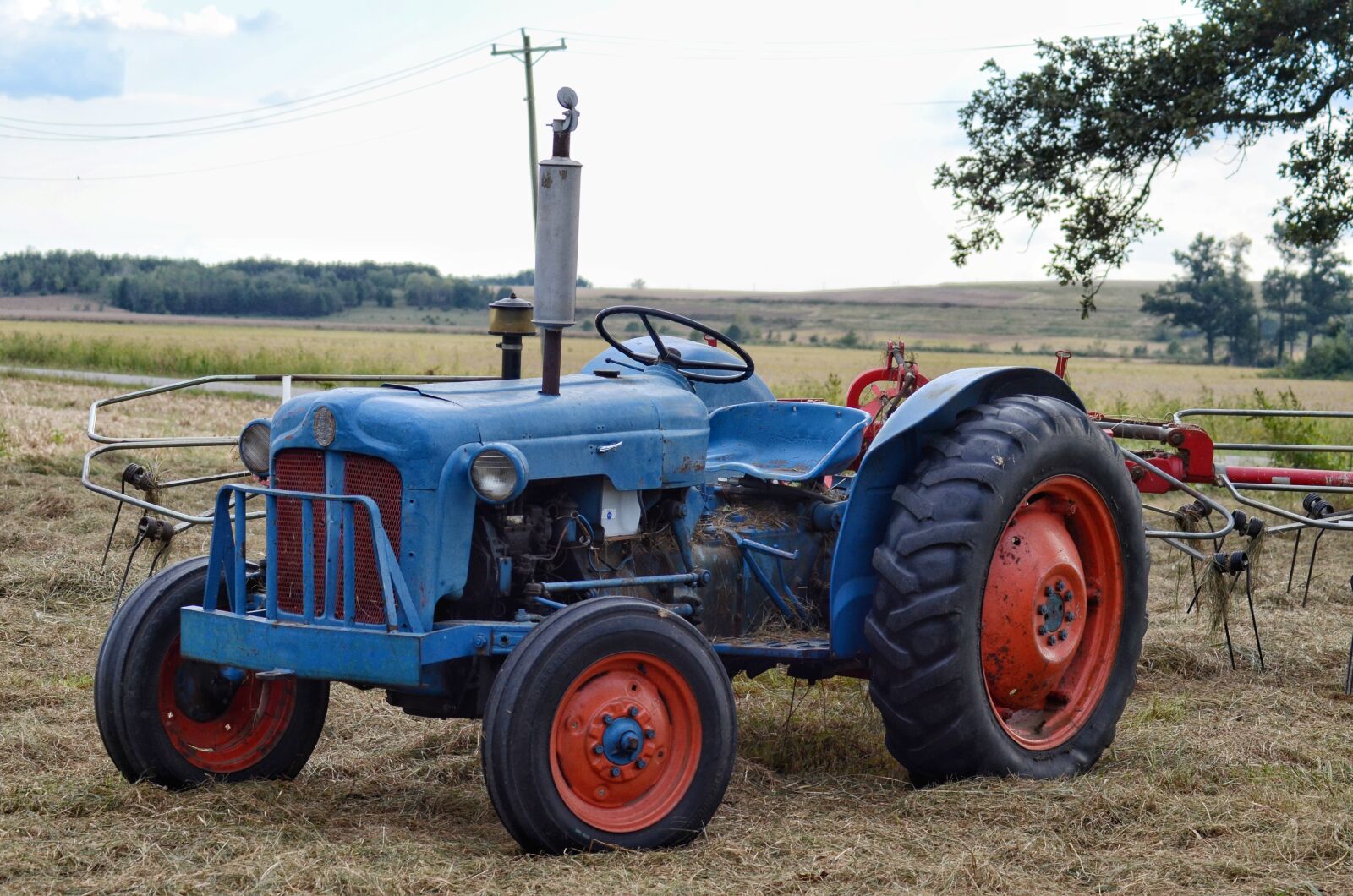 Nikon D7000 sample photo. Antique, tractor, blue, tractor photography