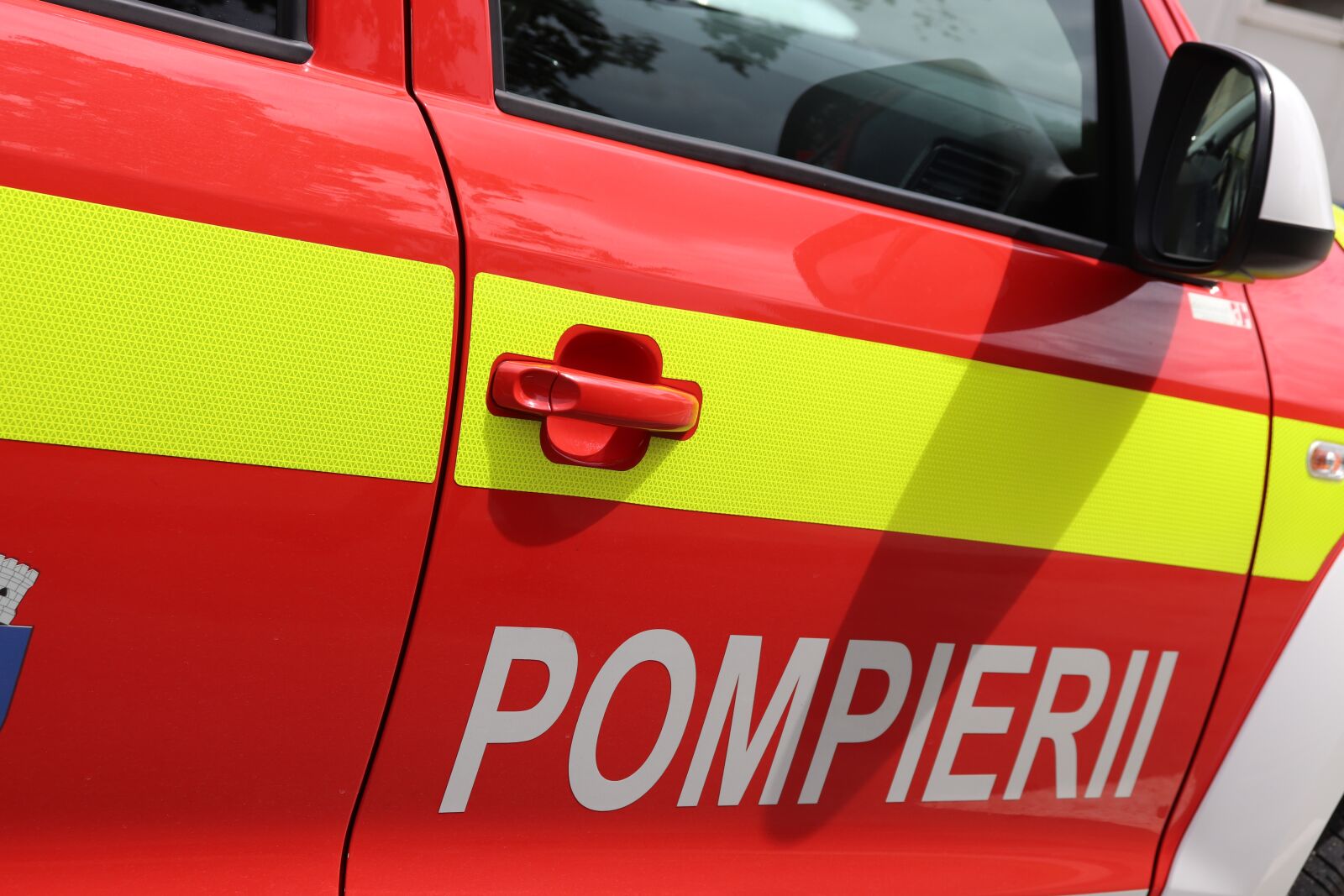 Canon EF-S 18-55mm F4-5.6 IS STM sample photo. Pompieri, pompierii, firefighters photography