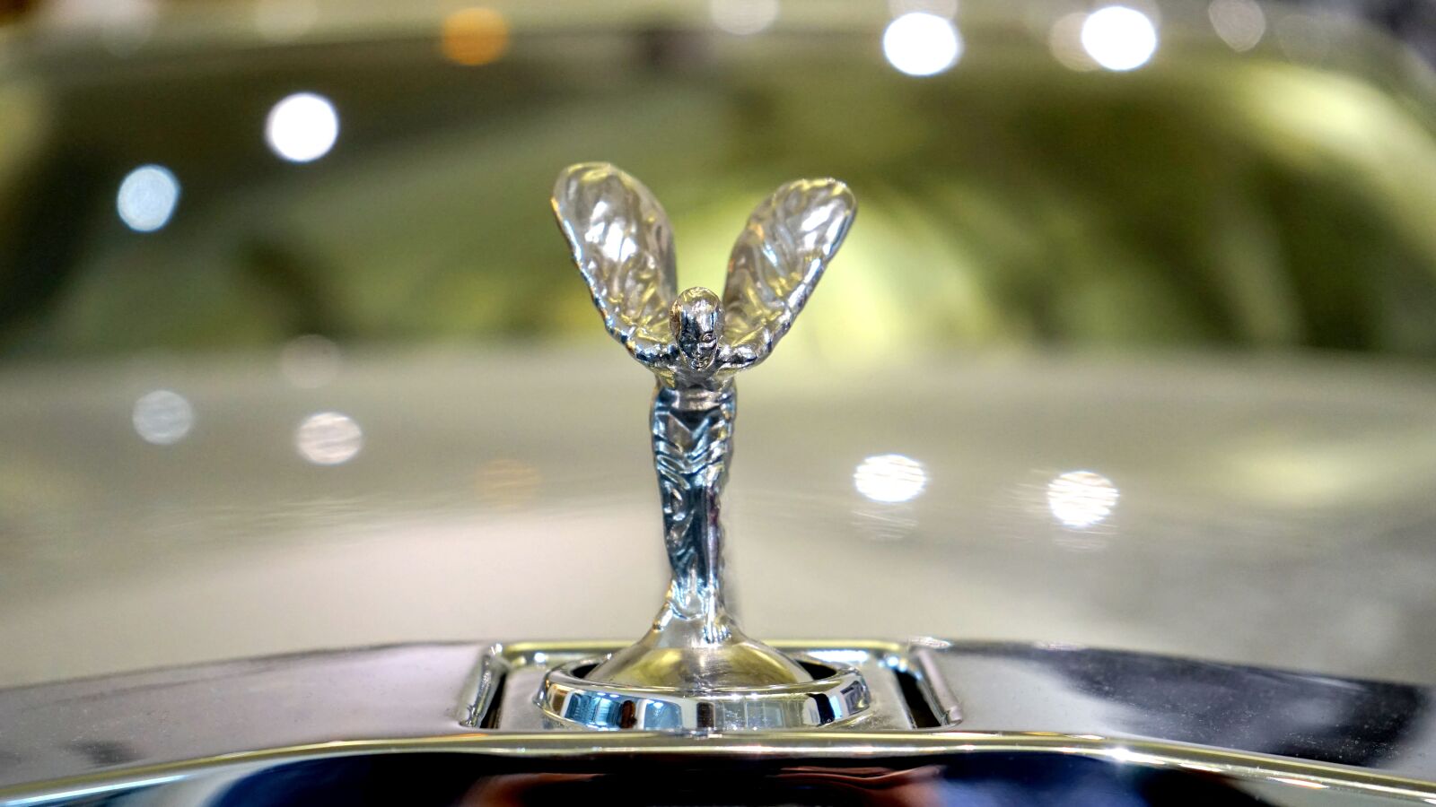 Sony a7 + Sony FE 28-70mm F3.5-5.6 OSS sample photo. Car, rolls royce, luxury photography