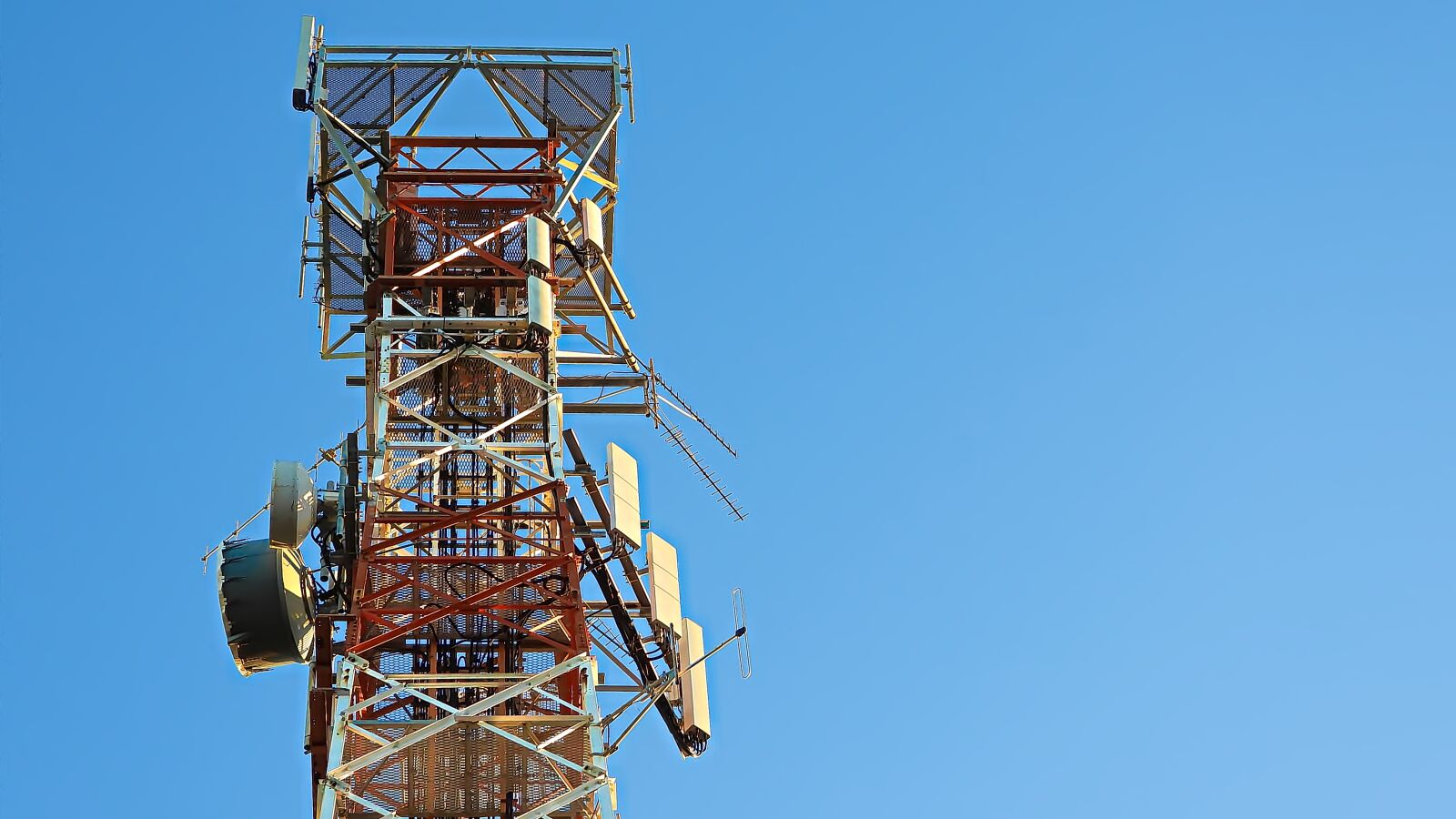 Nikon Coolpix P1000 sample photo. Communication, tower, radio photography
