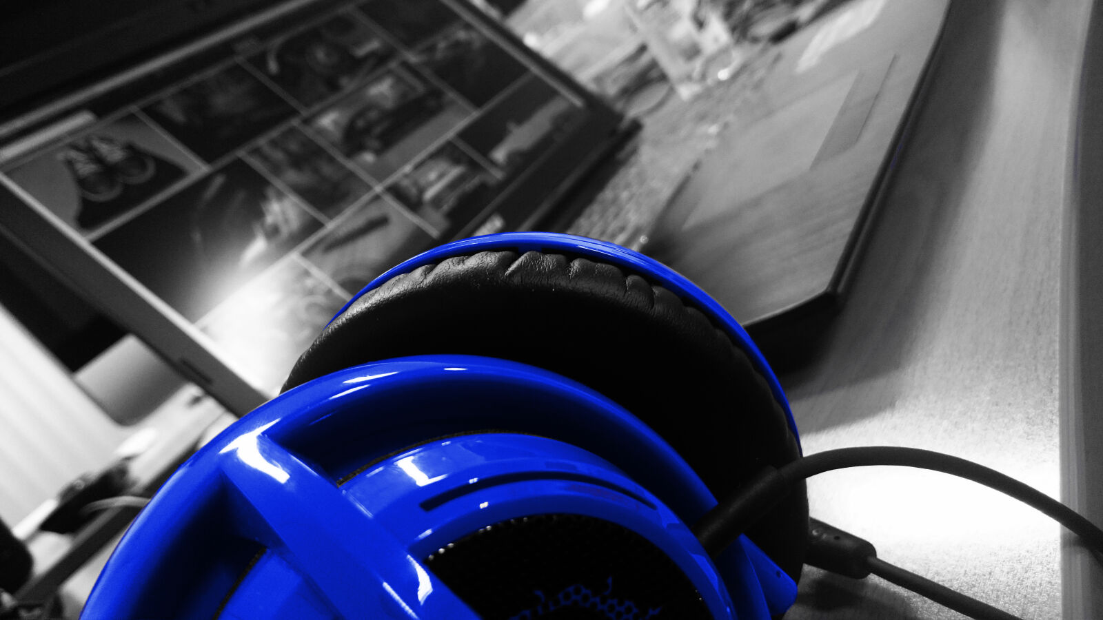 Sony Xperia Z3 sample photo. Black, and, white, blue photography