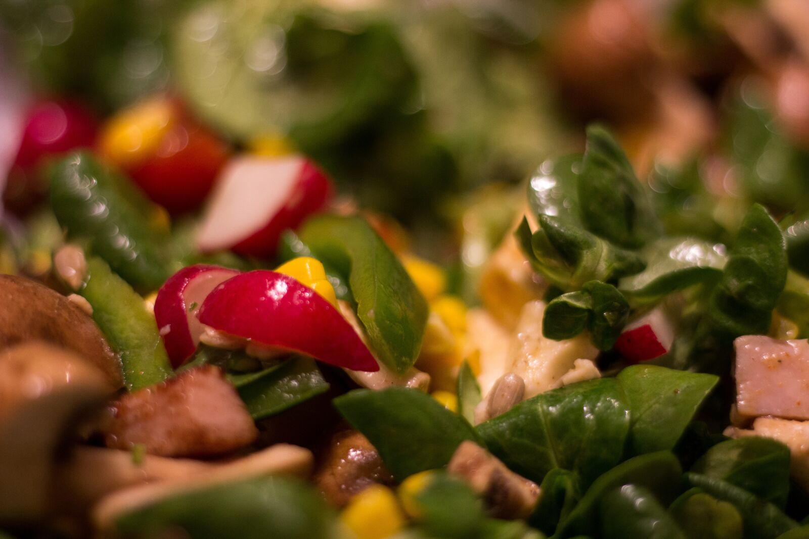 Canon EOS 600D (Rebel EOS T3i / EOS Kiss X5) + Canon EF 50mm F1.8 STM sample photo. Salad, fresh, food photography