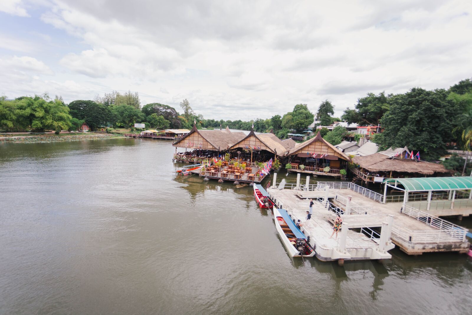Canon EOS 6D + Canon EF 17-40mm F4L USM sample photo. River, restaurant, travel photography