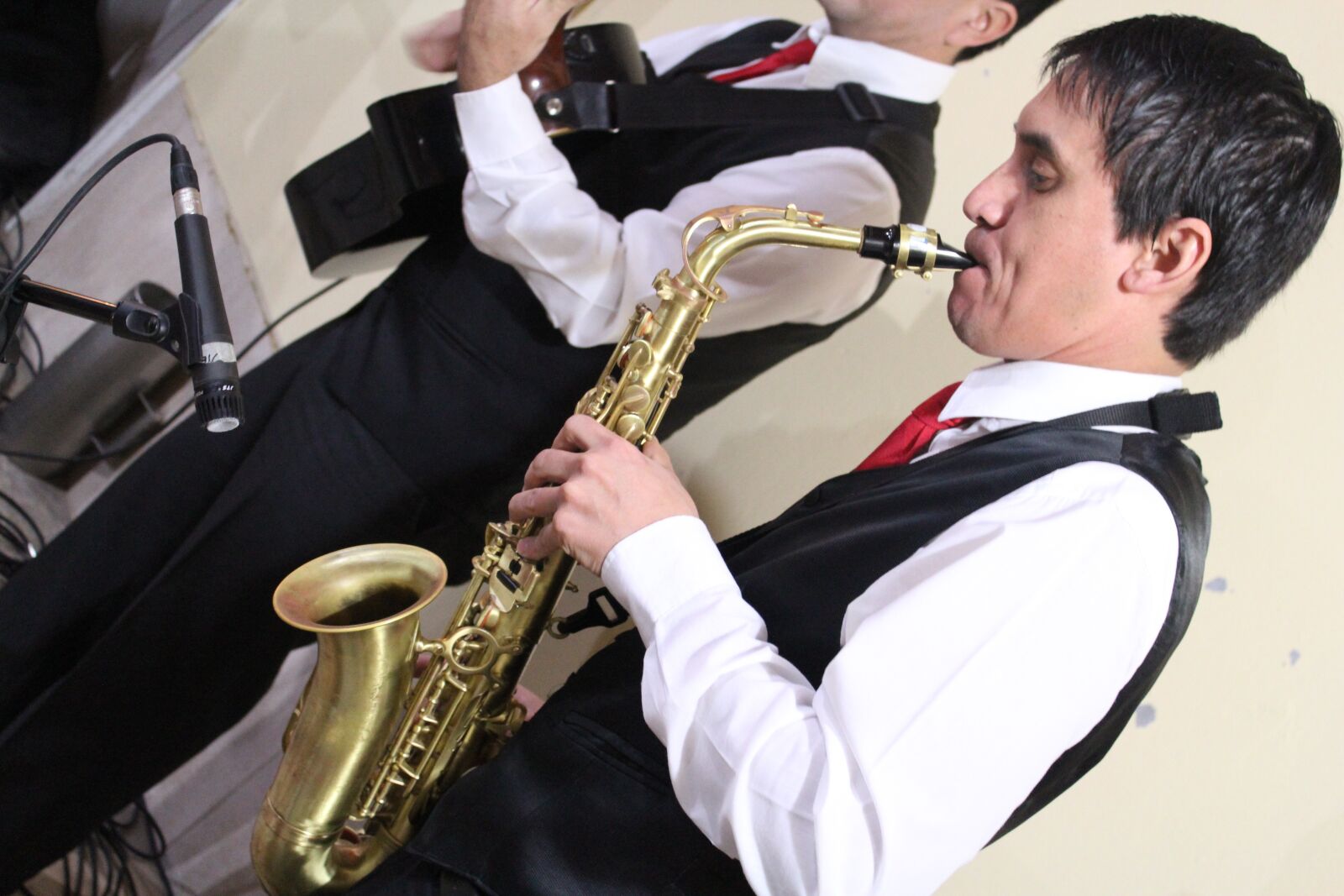Canon EOS 1200D (EOS Rebel T5 / EOS Kiss X70 / EOS Hi) sample photo. Chorus, sax, instrument photography