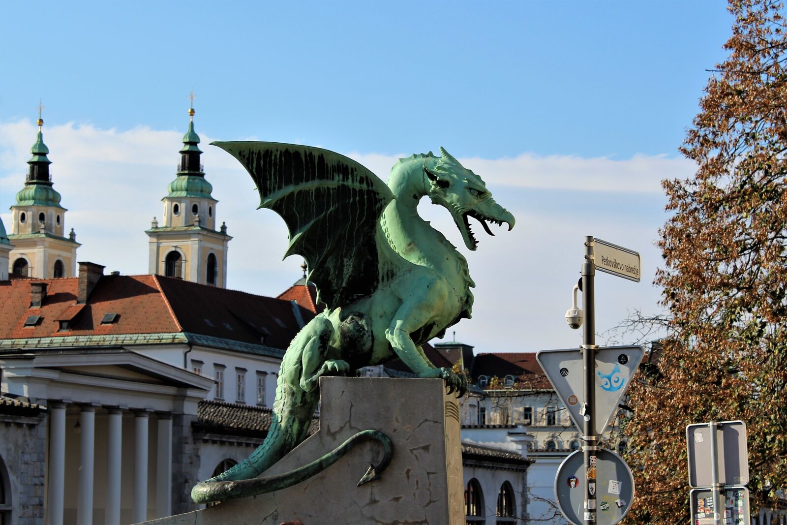 Canon EOS 1300D (EOS Rebel T6 / EOS Kiss X80) sample photo. Dragon, statue, ljubljana photography