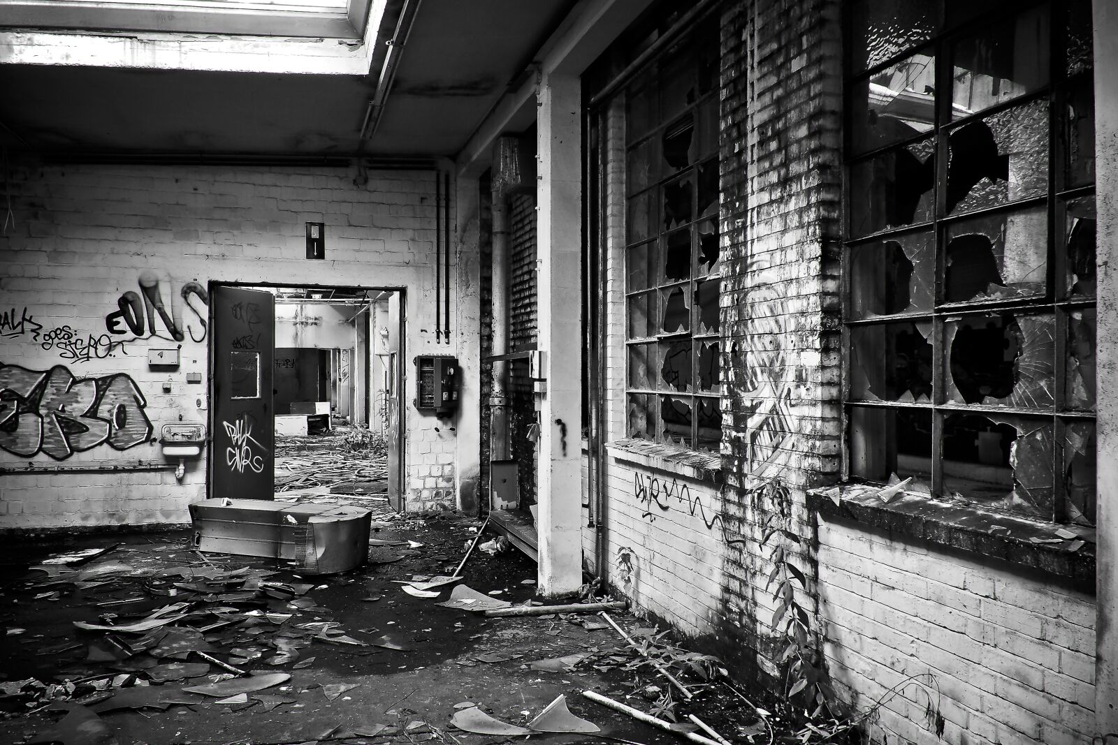 Olympus OM-D E-M10 sample photo. Lost places, factory, old photography