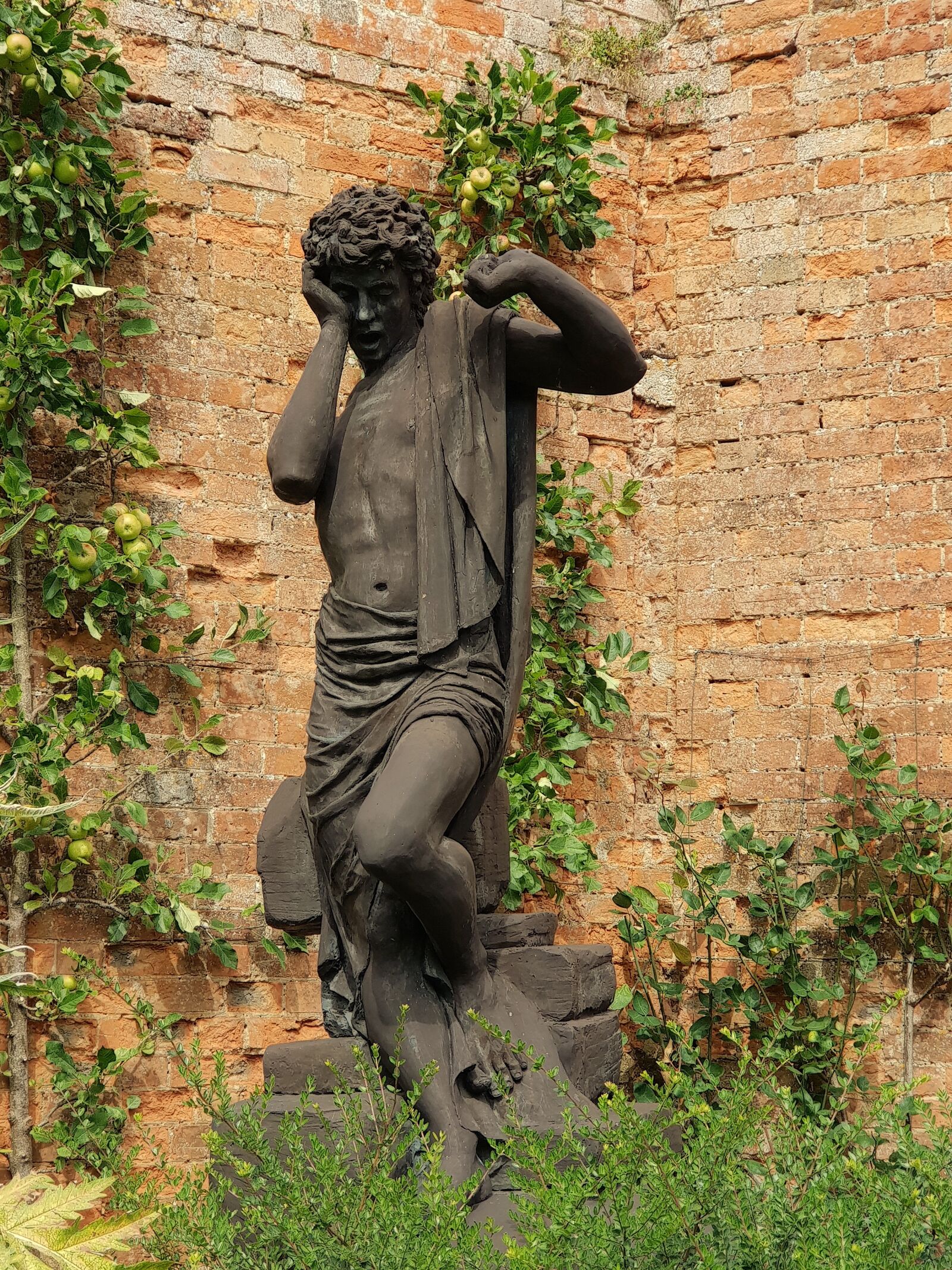 Samsung Galaxy S9+ sample photo. Statue, garden, art photography