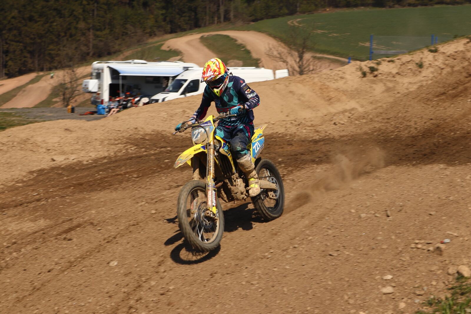 Canon EOS 77D (EOS 9000D / EOS 770D) + Canon EF-S 18-55mm F3.5-5.6 IS STM sample photo. Motocross, 125ccm, while photography