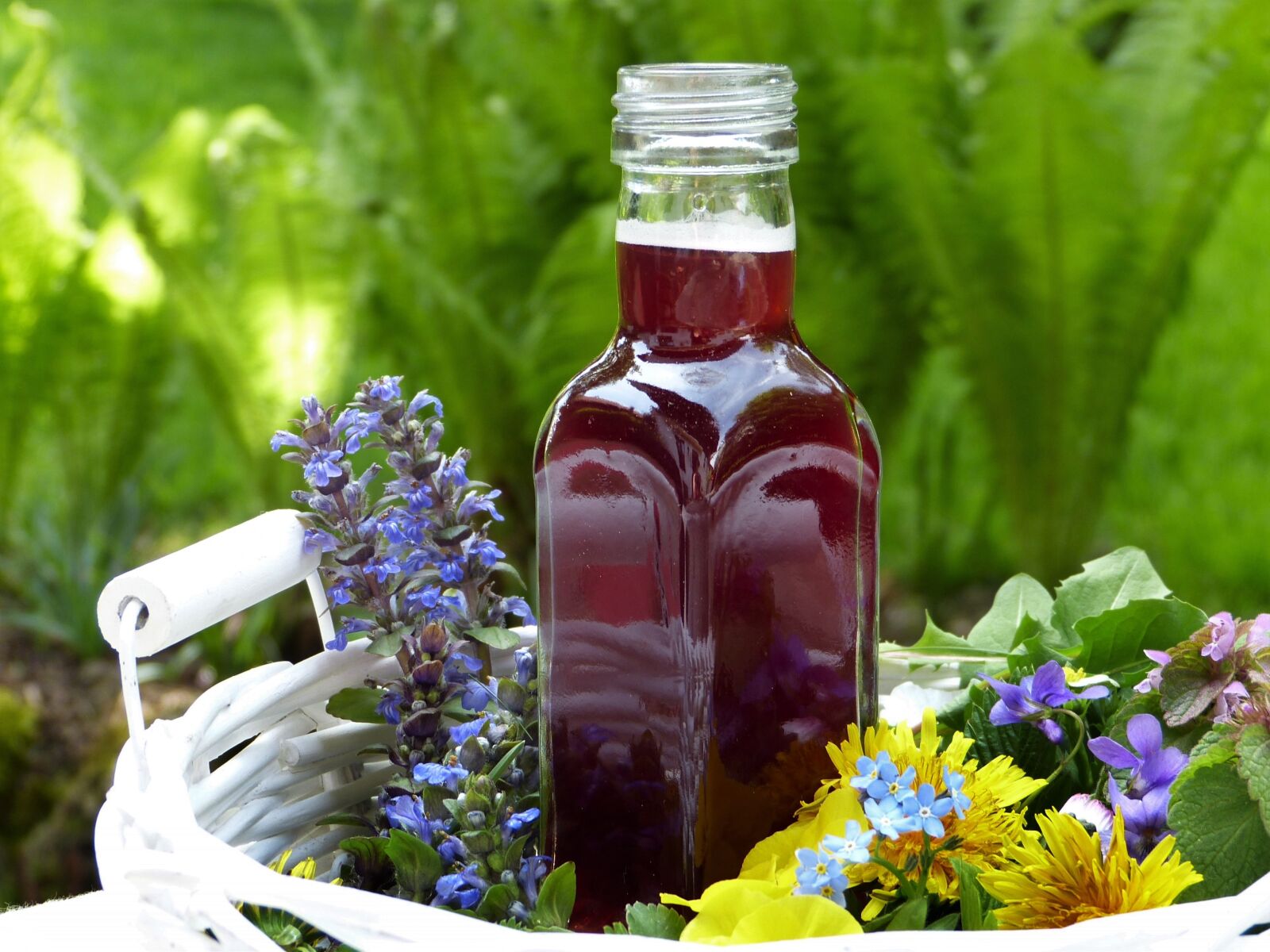 Panasonic Lumix DMC-FZ150 sample photo. Juice, flowers, bottle photography