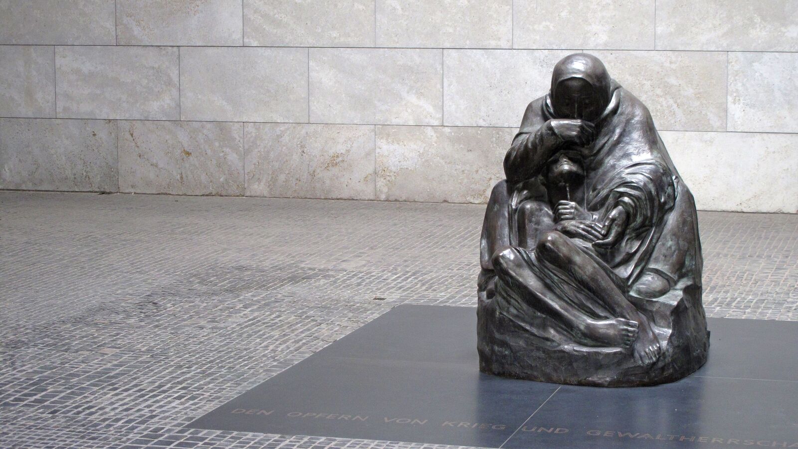 Canon PowerShot G10 sample photo. Berlin, sculpture, statue photography