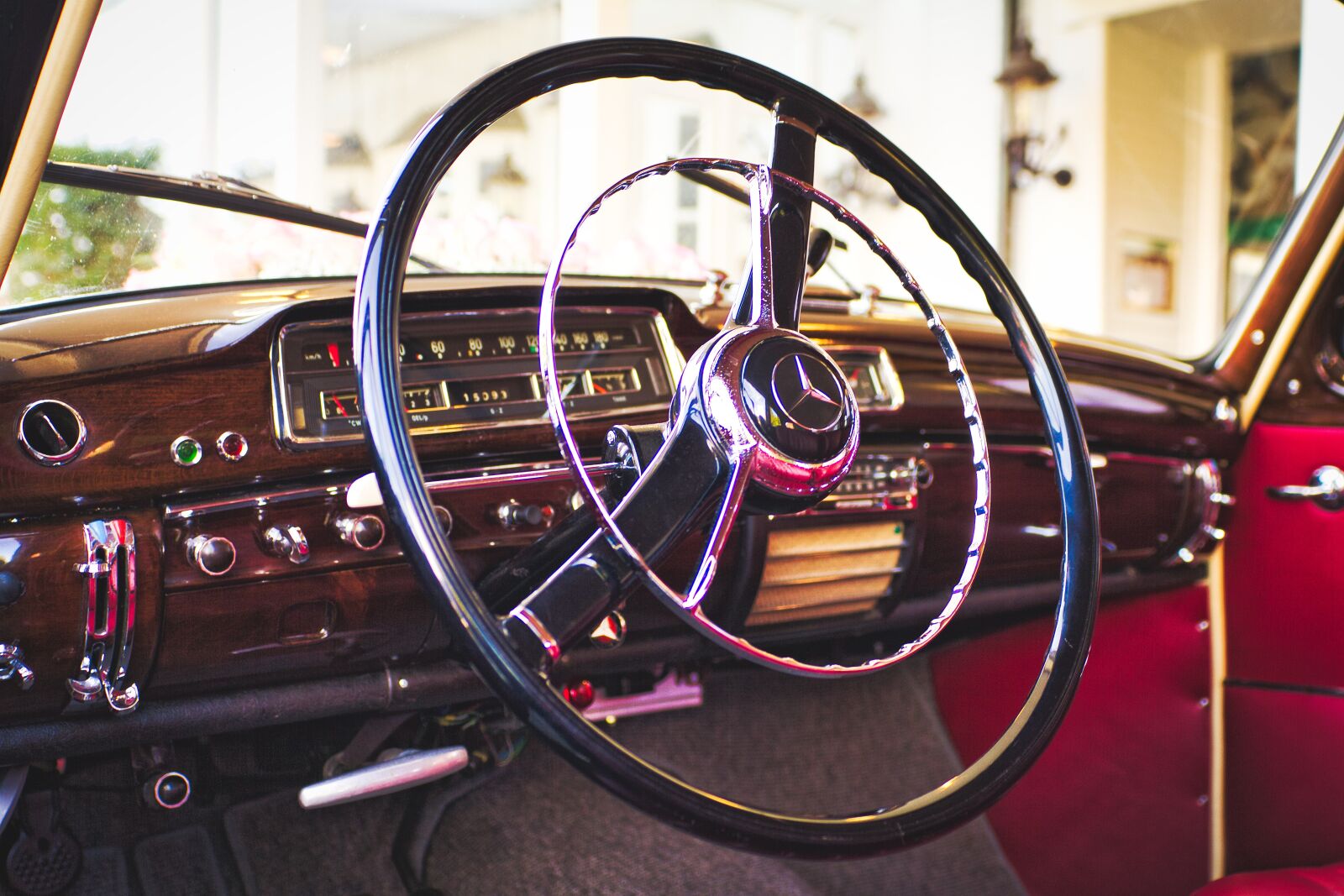 Canon EOS 550D (EOS Rebel T2i / EOS Kiss X4) sample photo. Auto, limousine, oldtimer photography